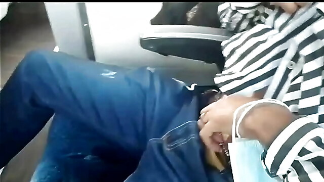 Boquita, nos descubren, horny her bus, bus amateur, bus masturbation
