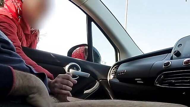 Outdoor cock flash handjob, hd amateur handjob, one dick handjob, parcheggio, amateur pubblico